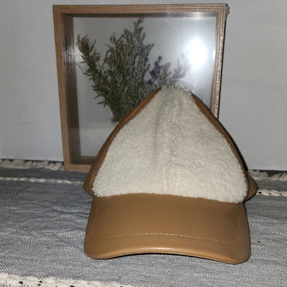 UGG Australia UnisexGenuine Cream Shearling Smooth Tan Leather Baseball Cap - Picture 2 of 15
